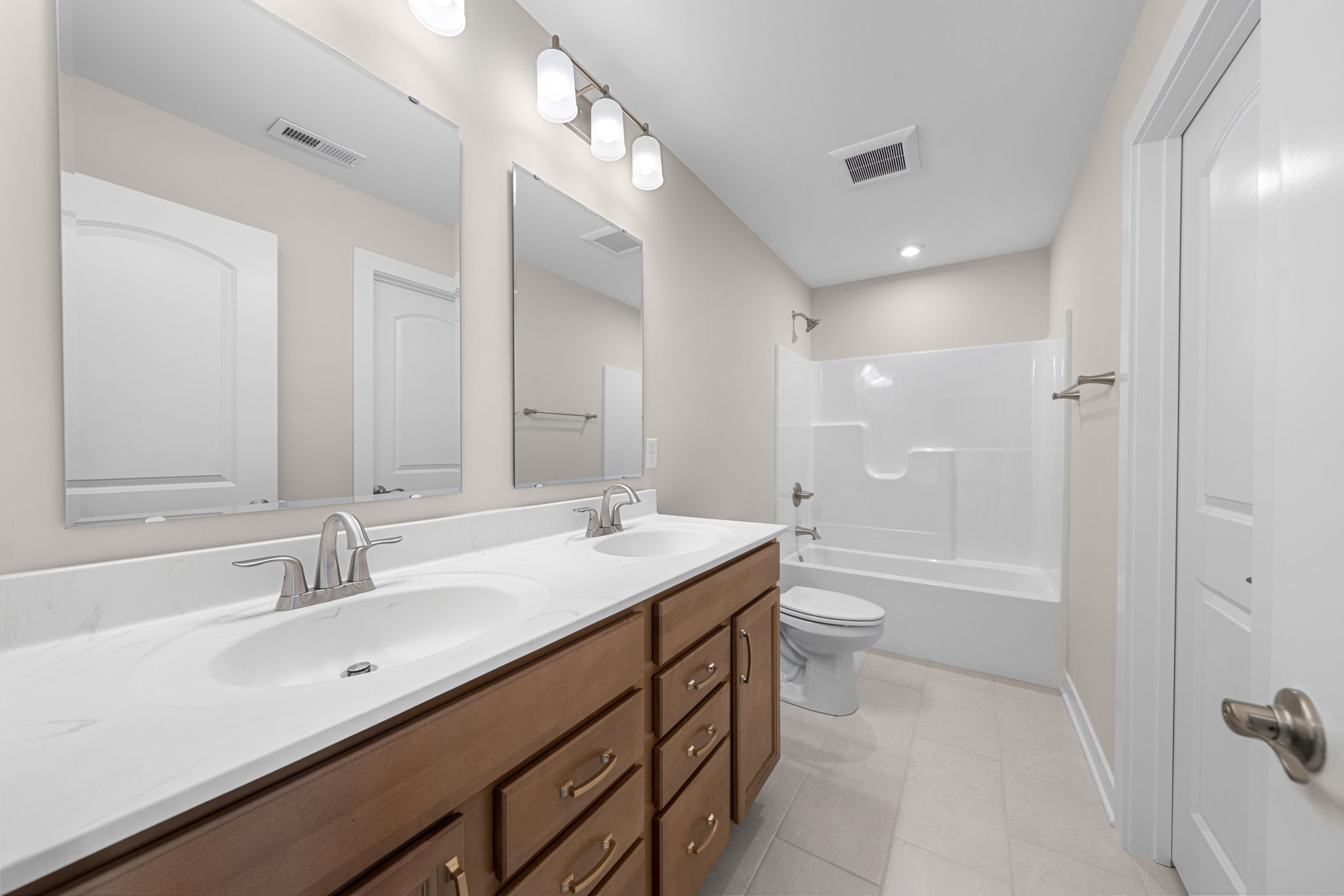 Second-floor full bathroom with double vanity at 9312 Woodgate Circle in Alvaton, KY
